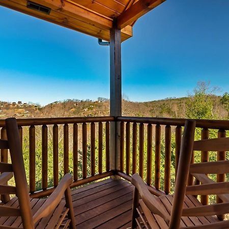 Full Equipped Cabin With A Pool And Game Room Smokies Views Gatlinburg Bagian luar foto